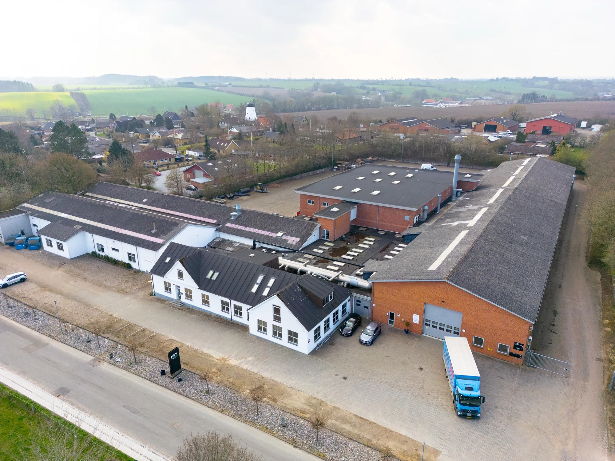 Luftfoto af HSV Combis faciliteter i Sdr. Bjert.