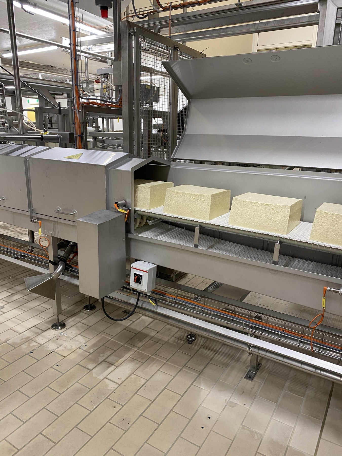 Custom-built draining and pressing equipment in stainless steel.