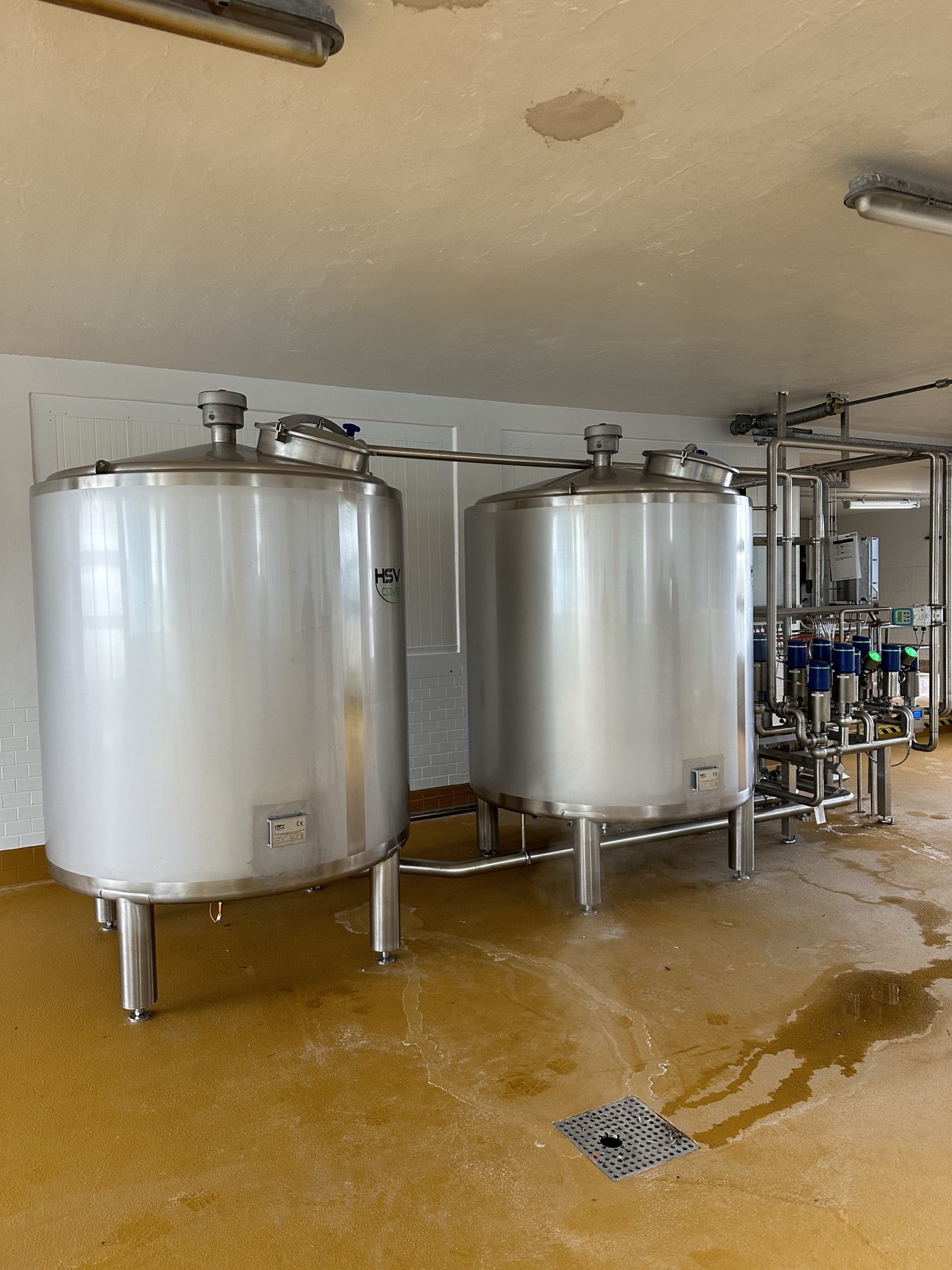 Tanks and pumps for whey.
