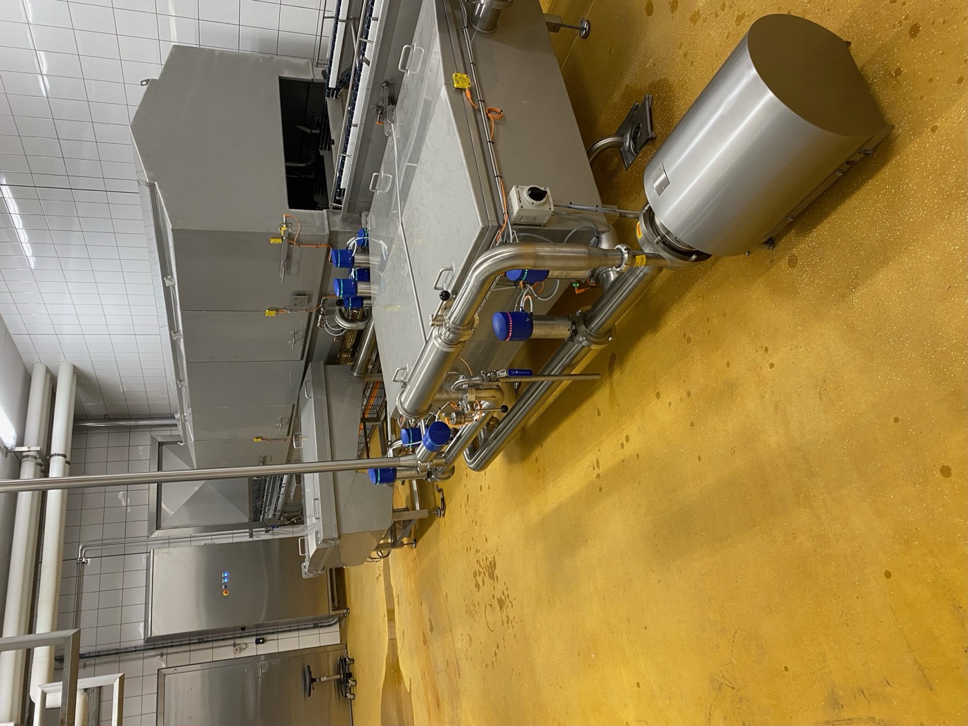 Mold washer for cheese molds and lids.