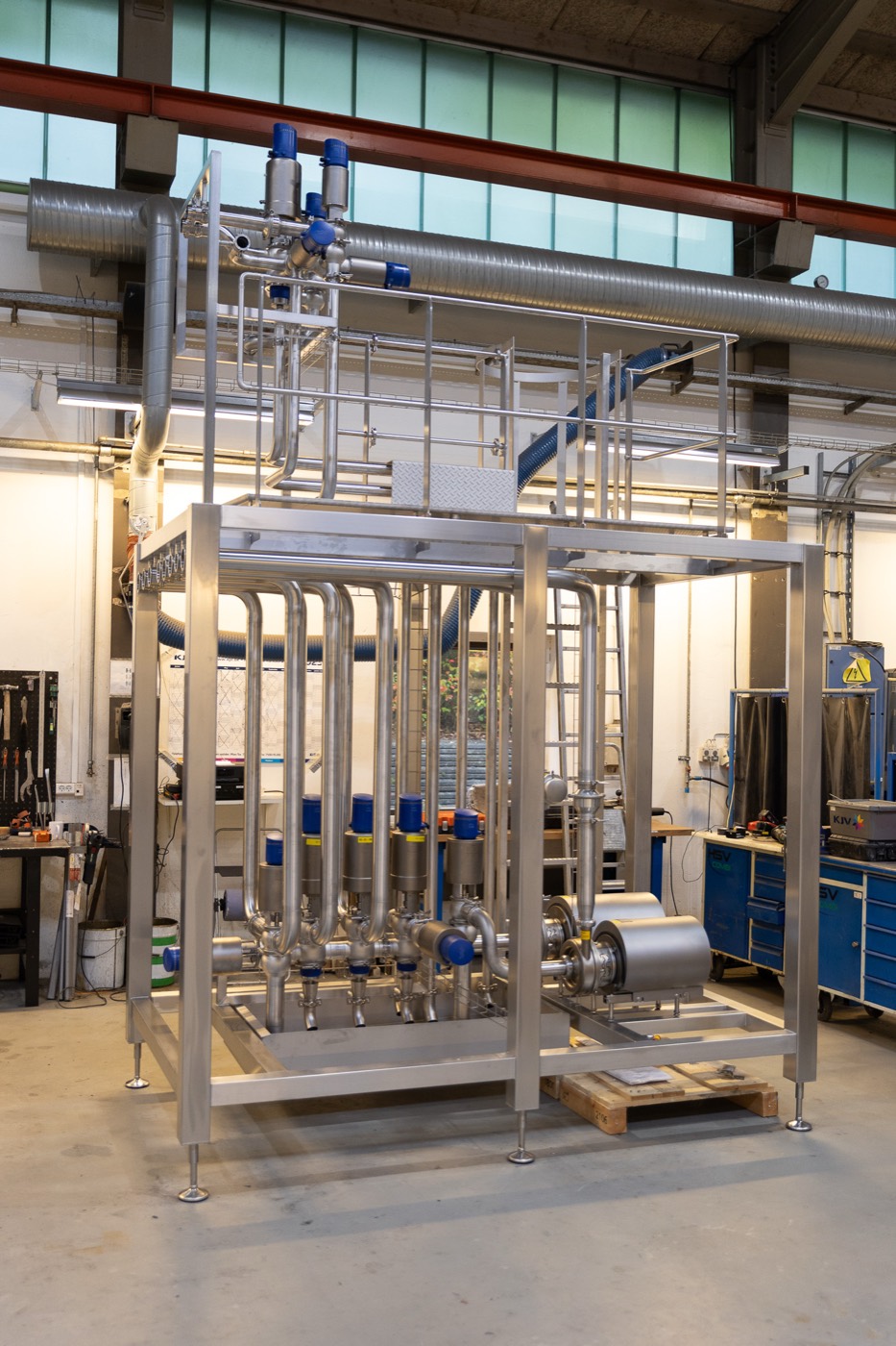 Skid unit with tank, pumps and valves on a common frame.